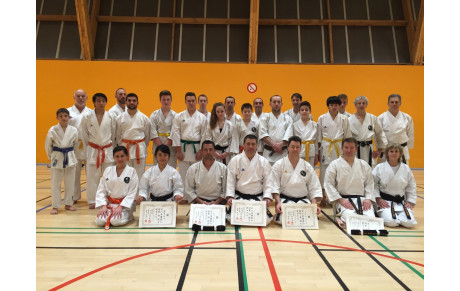 Obtention de grades au Japon.